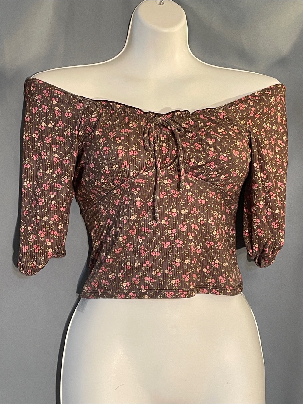 Off-Shoulder Floral Crop Top in Brown with Pink Flowers